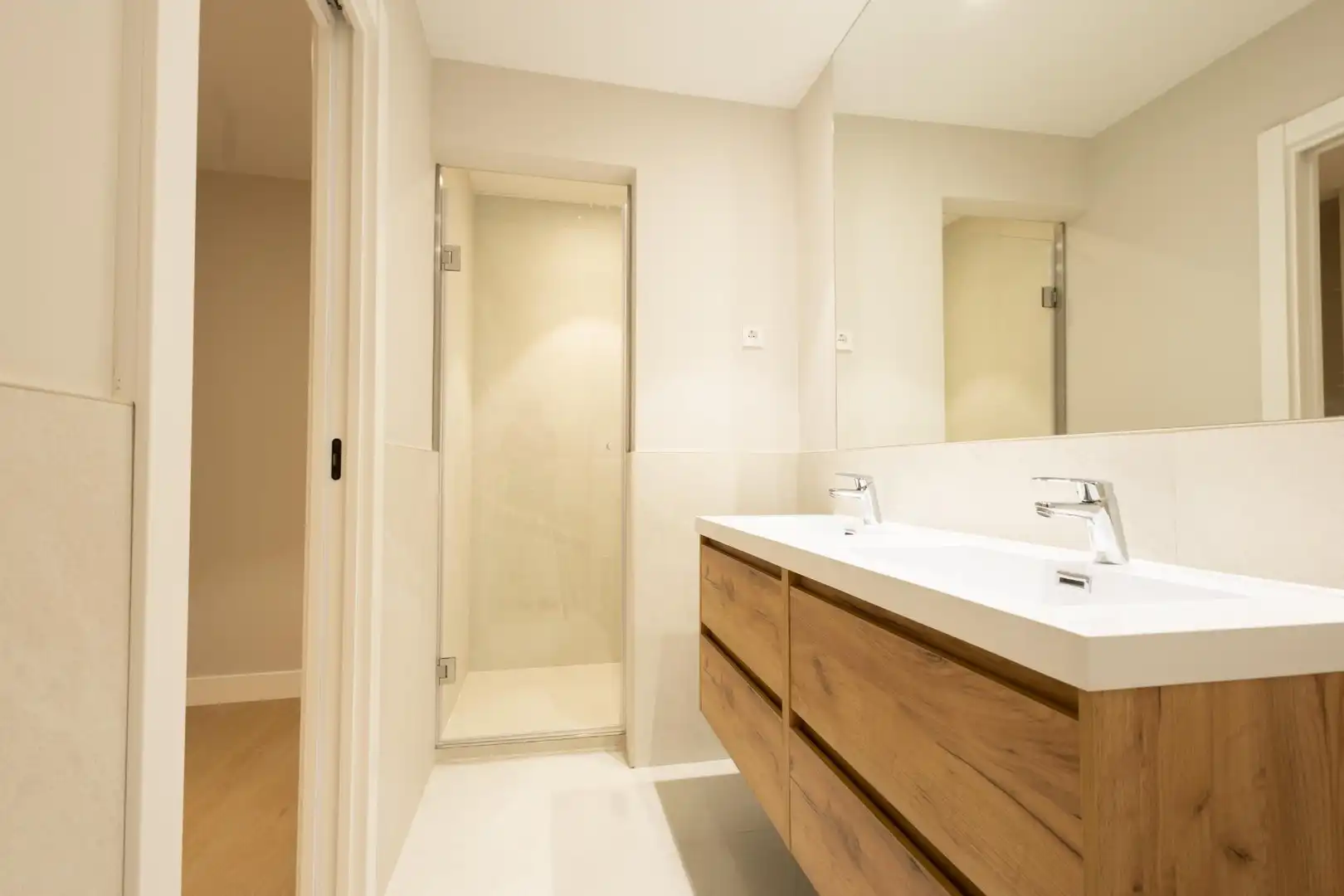 Badezimmer von Wohnung zur Miete in Madrid mit Klimaanlage und Heizung