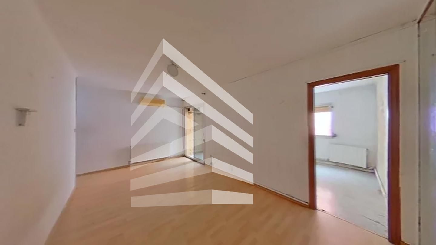 Living room of Flat for sale in Santa Coloma de Gramenet  with Heating, Parquet flooring and Balcony