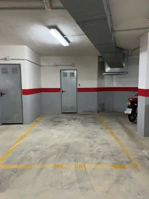 Parking de Apartamento de alquiler en Murcia con Aire acondicionado, Calefacción y Trastero