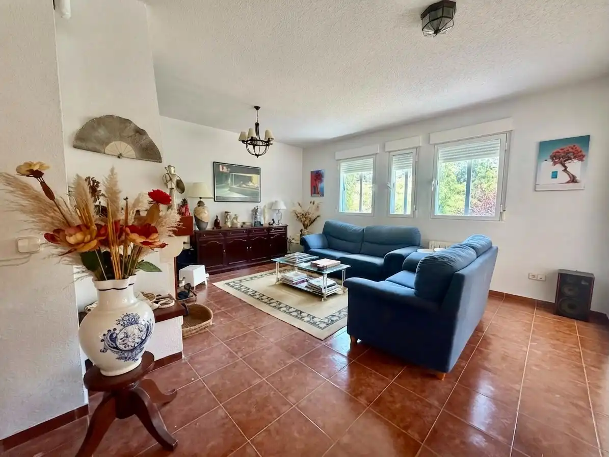 Sala de estar de Casa o chalet en venta en El Espinar con Calefacción, Jardín privado y Terraza