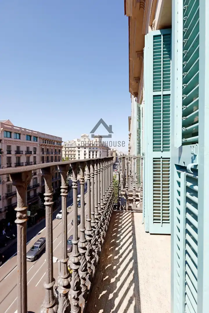 Vista exterior de Pis en venda en Barcelona amb Calefacció, Parquet i Balcó