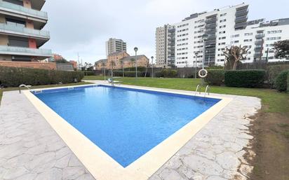 Swimming pool of Planta baja for sale in Badalona  with Air Conditioner, Balcony and Community pool