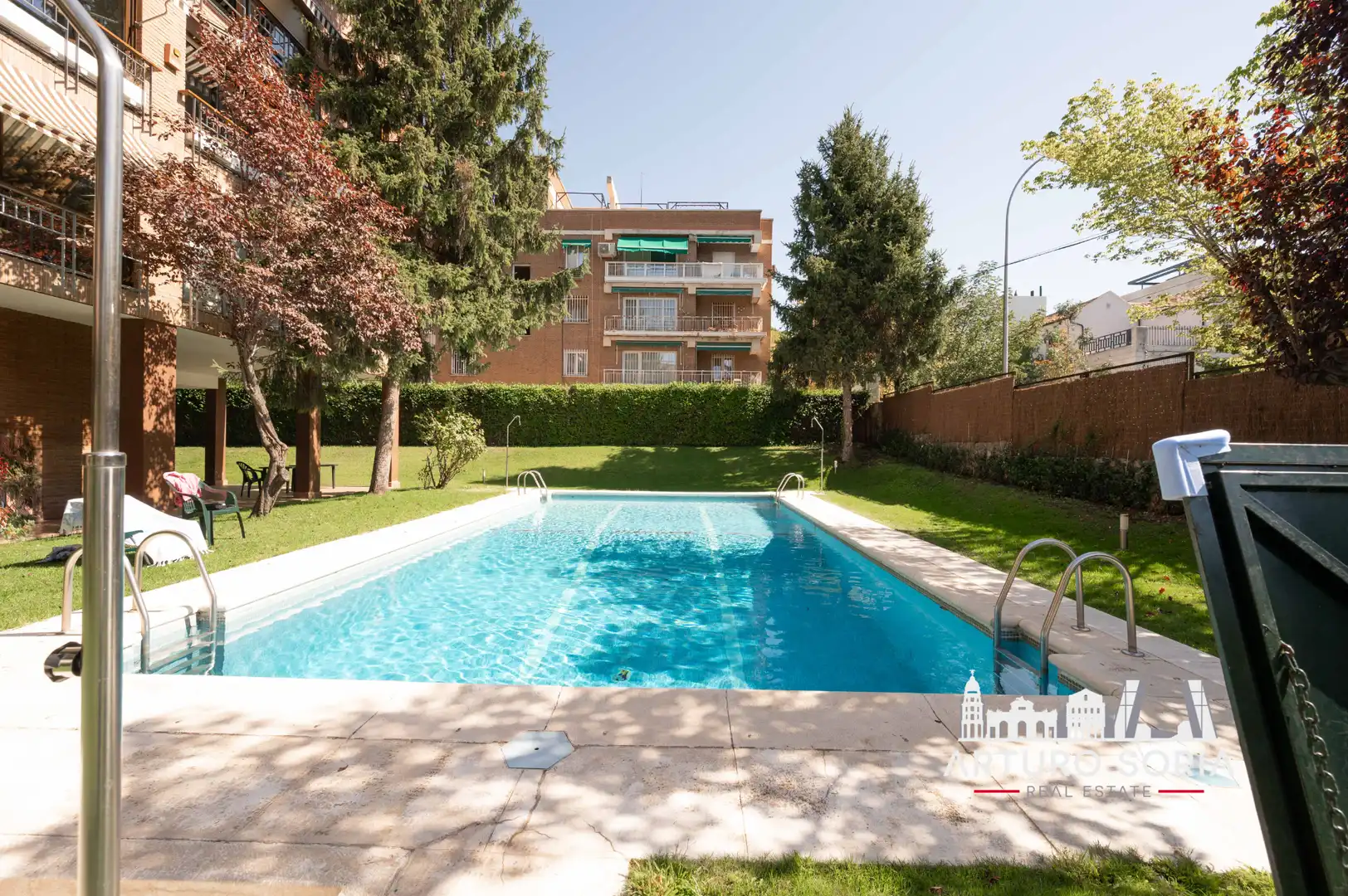 Piscina de Dúplex en venda en Madrid amb Piscina comunitària