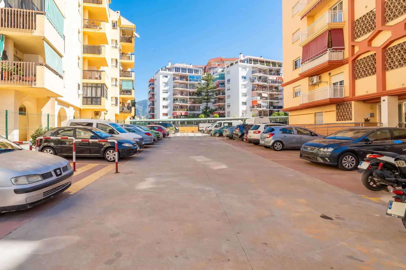 Parking de Piso en venta en Fuengirola con Piscina y Piscina comunitaria