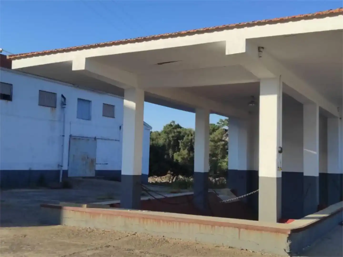 Vista exterior de Nau industrial en venda en Alcuéscar