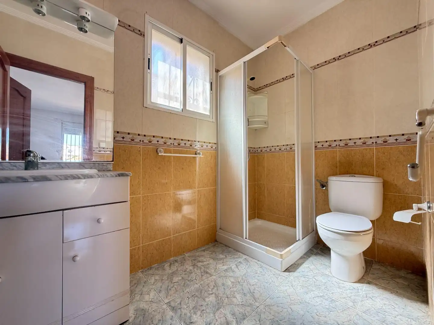 Bany de Casa o xalet en venda en San Miguel de Salinas amb Jardí privat i Piscina comunitària