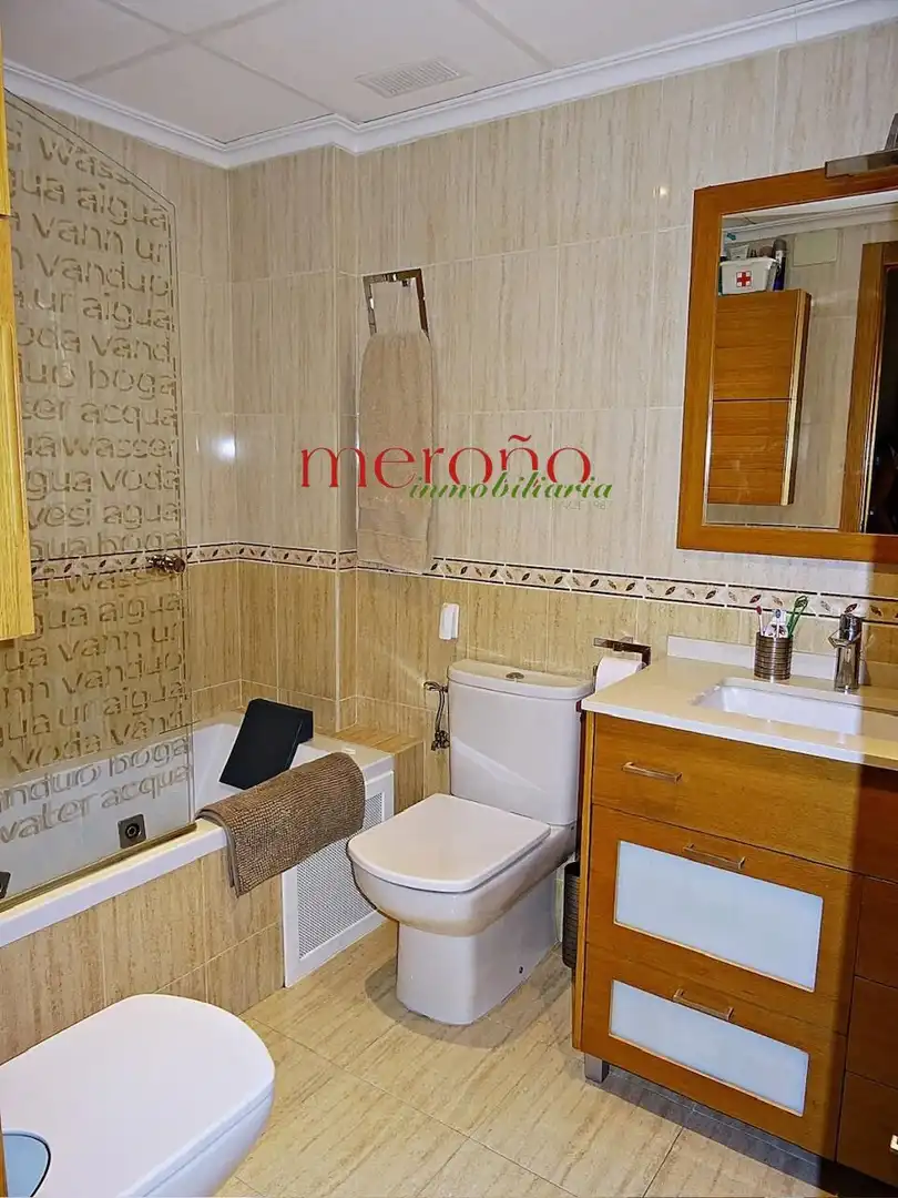 Baño de Piso en venta en Elche / Elx con Aire acondicionado, Parquet y Amueblado