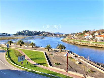 Vista exterior de Dúplex en venda en Baiona amb Calefacció, Terrassa i Traster