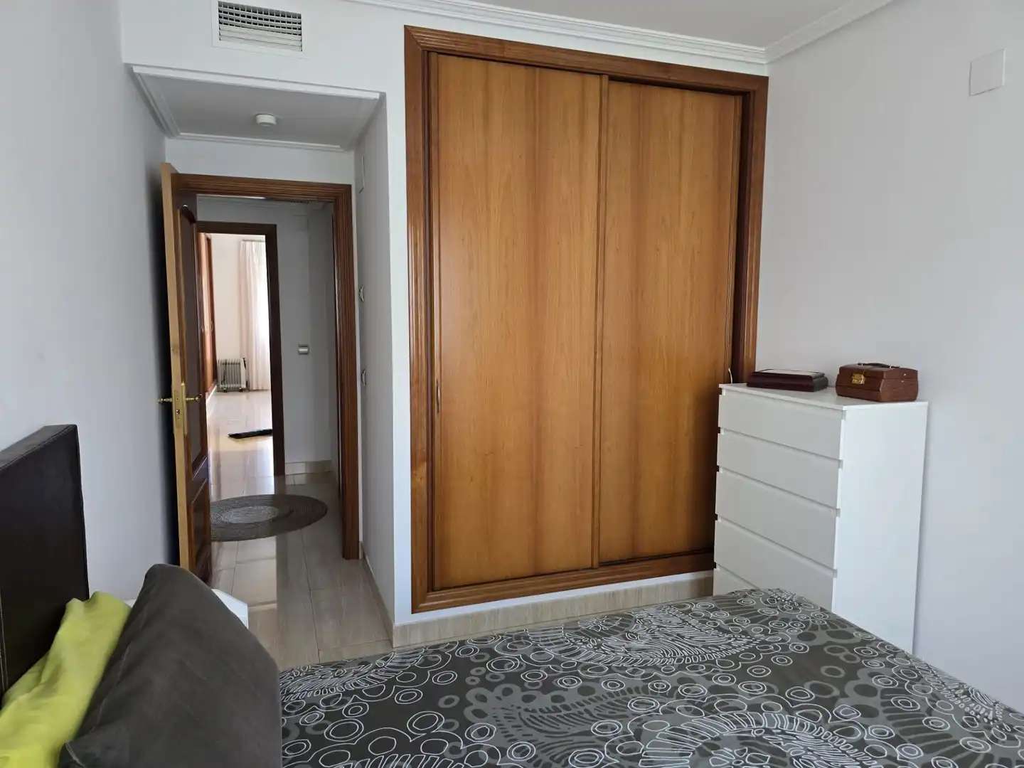 Bedroom of Flat for sale in Córdoba  with Air Conditioner, Terrace and Storage room