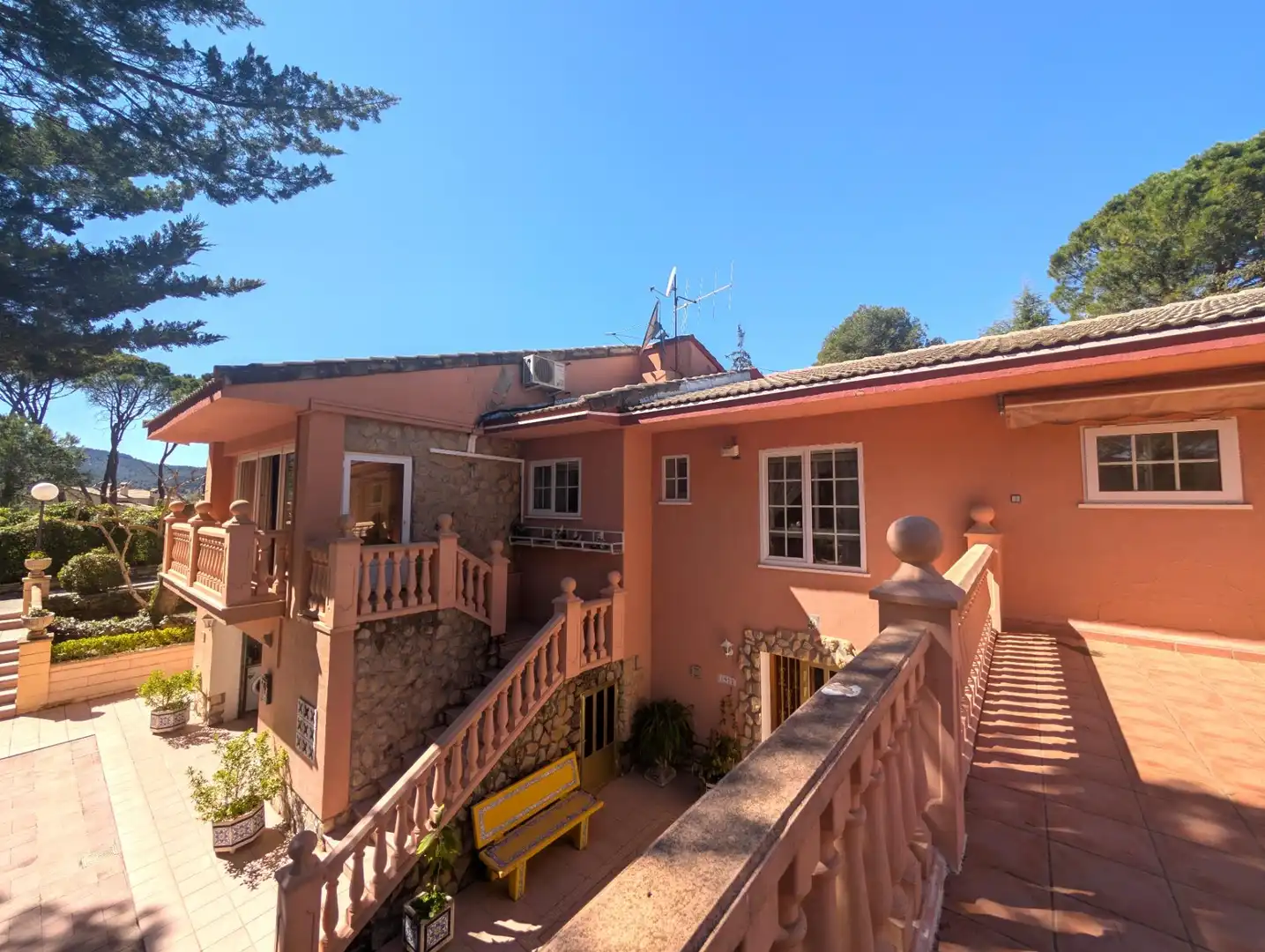 Vista exterior de Casa o chalet en venta en Alcoy / Alcoi con Aire acondicionado, Calefacción y Jardín privado