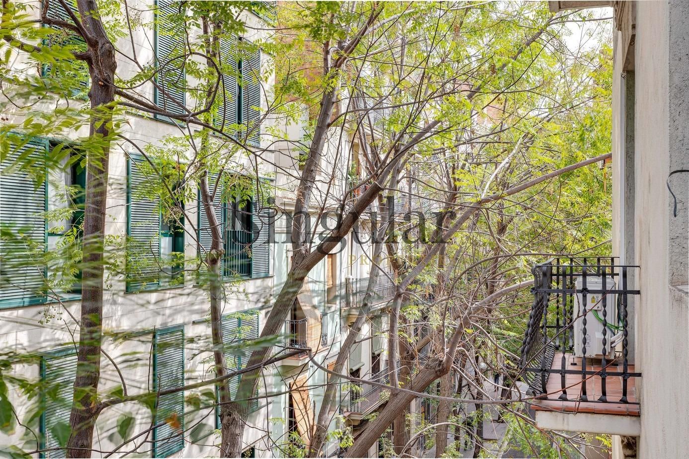 Vista exterior de Pis en venda en  Barcelona Capital amb Calefacció, Traster i Balcó