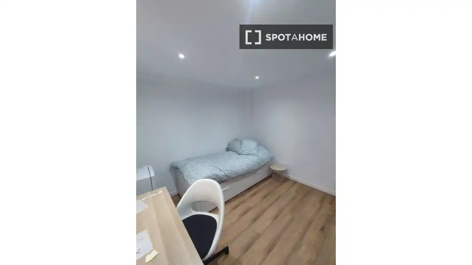 Habitación de Piso de alquiler en Mislata con Aire acondicionado, Calefacción y Amueblado