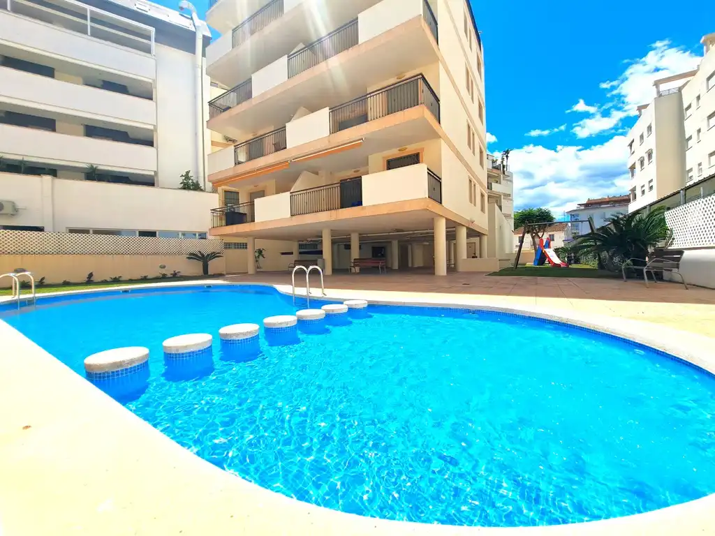 Piscina de Apartament en venda en Dénia amb Aire condicionat, Calefacció i Terrassa