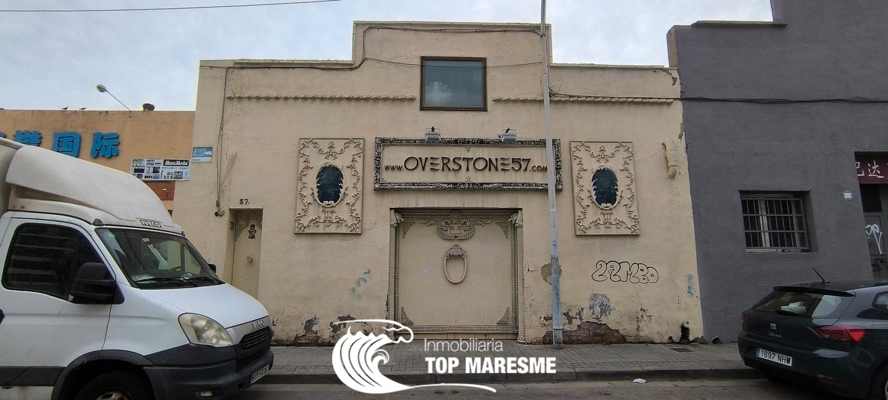 Vista exterior de Nau industrial en venda en Badalona