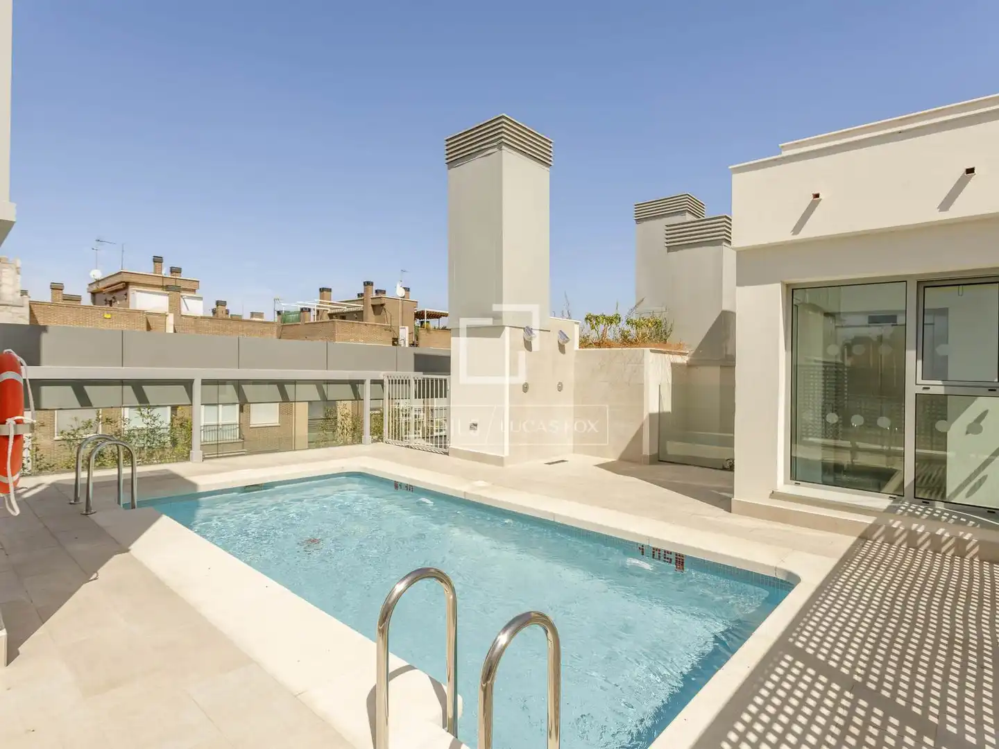 Swimming pool of Flat for rent in Madrid  with Air Conditioner, Heating and Parquet flooring