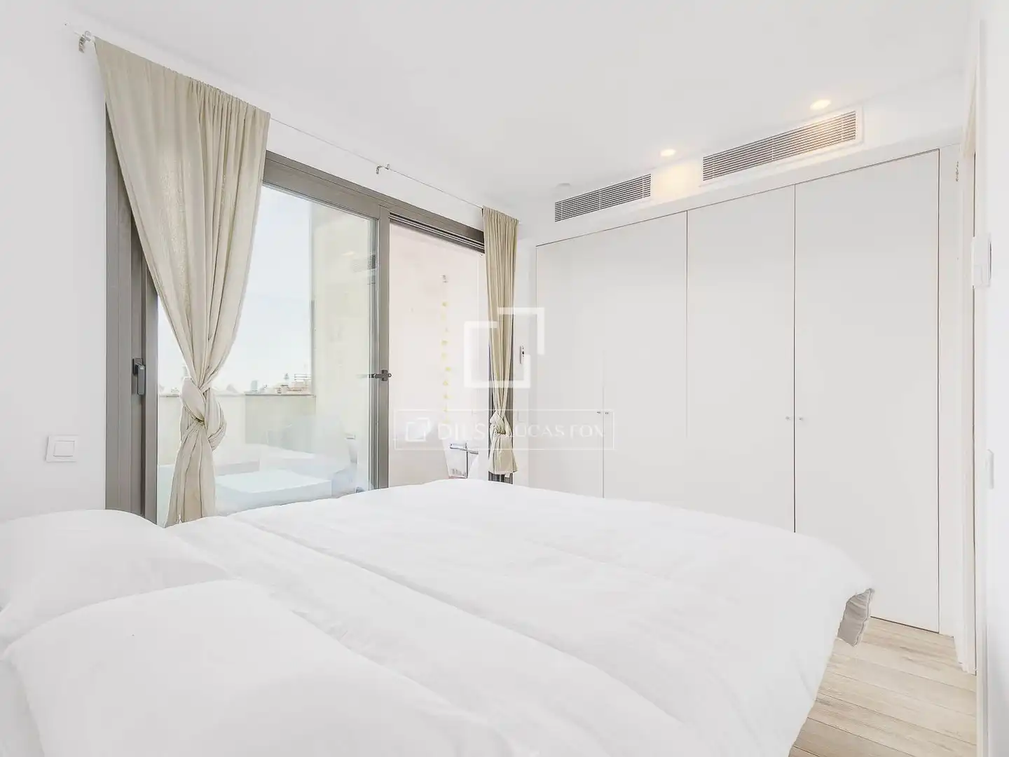 Habitación de Ático en venta en Barcelona con Aire acondicionado, Parquet y Terraza