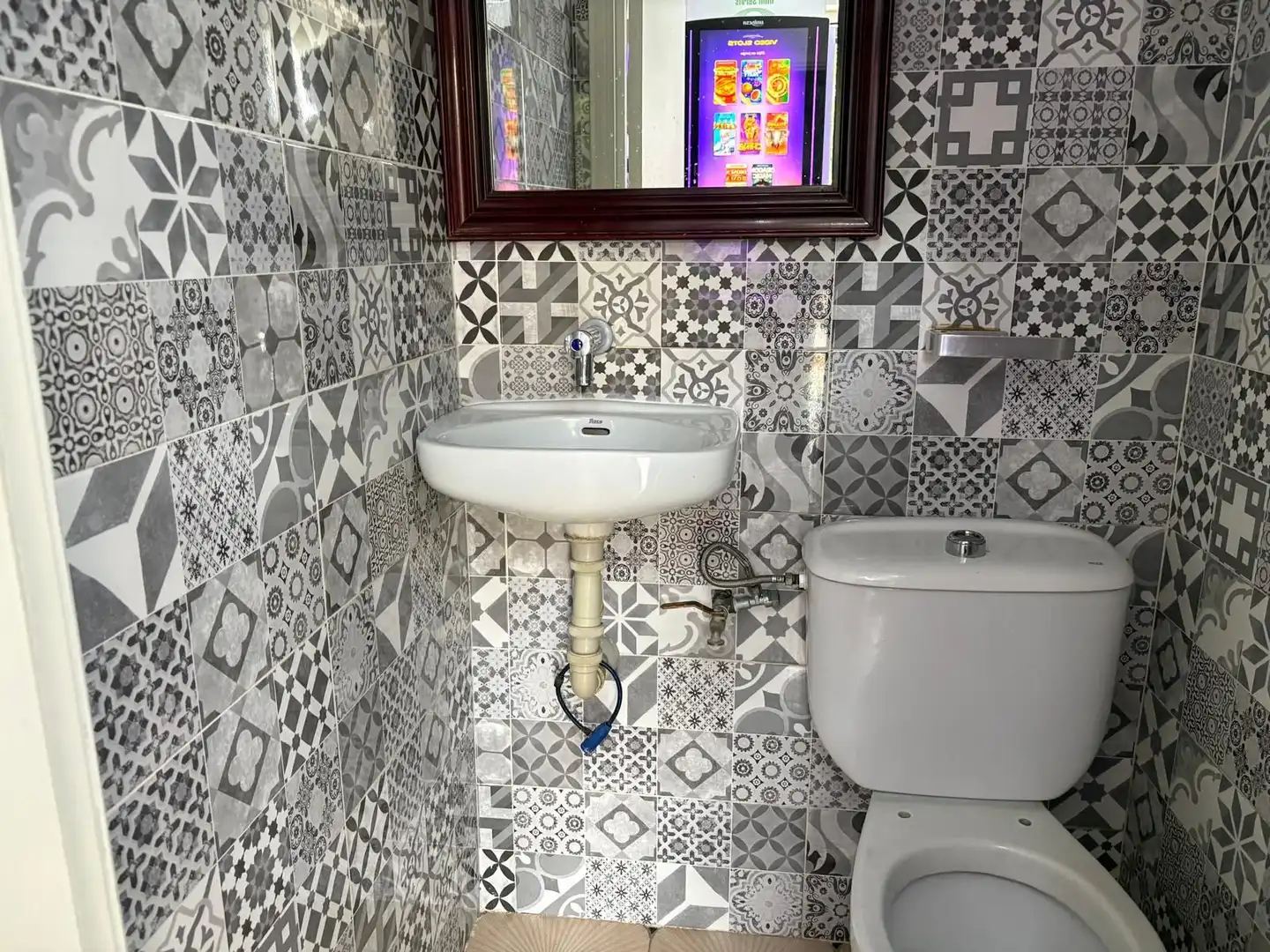 Baño de Local en venta en Sevilla