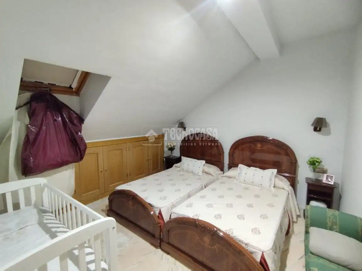 Dormitori de Casa o xalet en venda en Arjonilla amb Calefacció, Piscina i Alarma