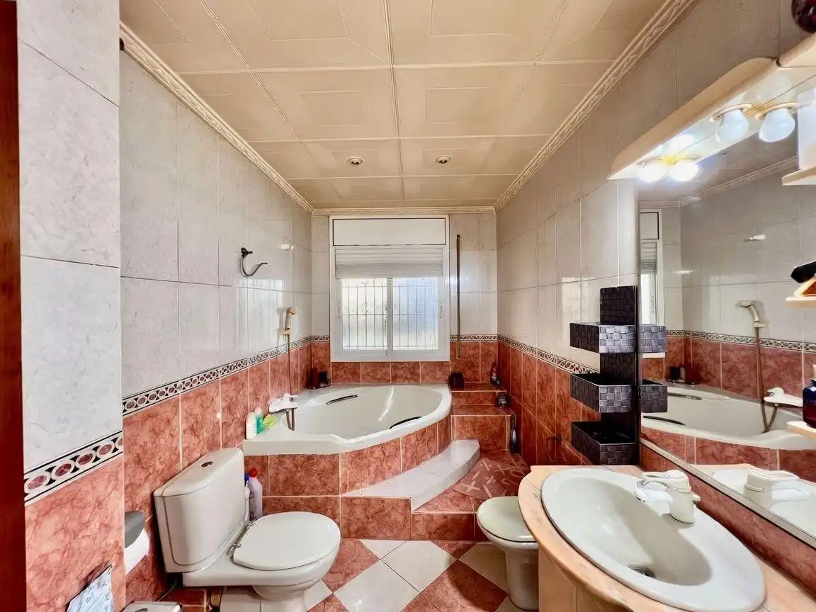 Bathroom of Houses for sale in Roda de Berà  with Heating, Private garden and Terrace