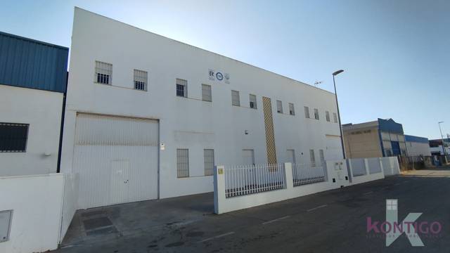 Nave industrial en Venta en Calle la Industria en Benacazón