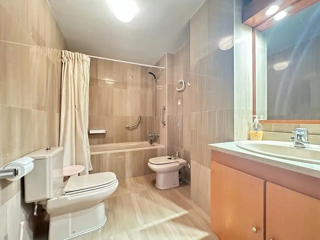 Baño de Apartamento de alquiler en Tossa de Mar con Aire acondicionado, Jardín privado y Terraza