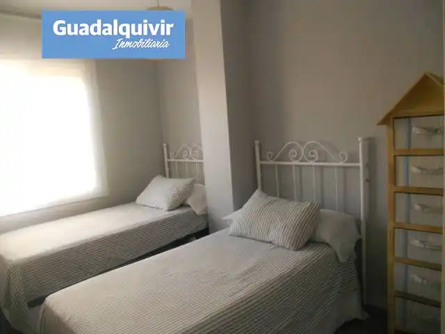 Habitación de Piso de alquiler en Rota con Aire acondicionado, Jardín privado y Terraza
