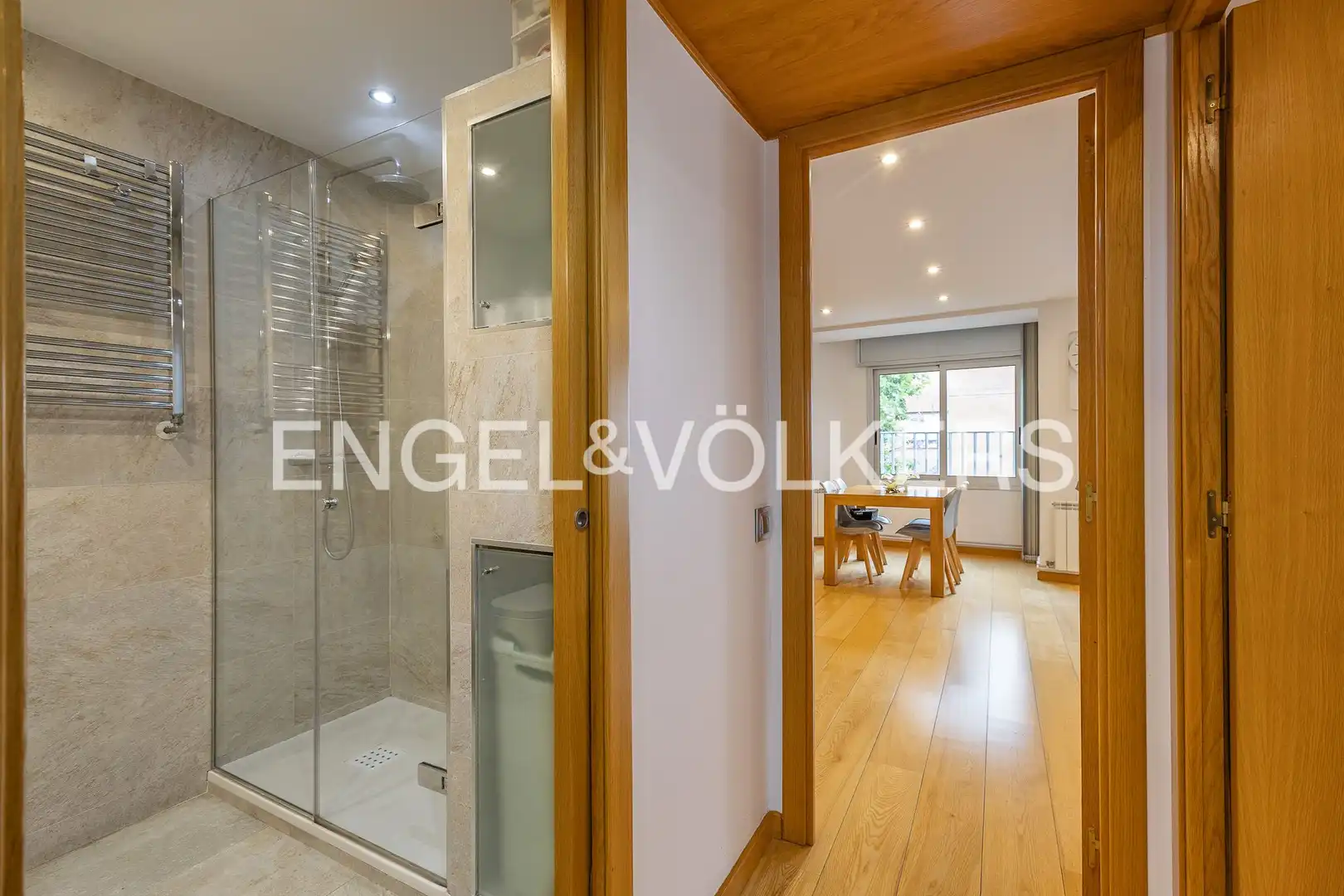 Badezimmer von Wohnung zum Verkauf in Barcelona mit Klimaanlage, Heizung und Abstellraum