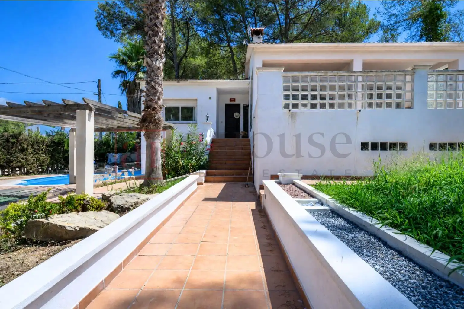 Vista exterior de Casa o chalet en venta en Olivella con Parquet, Terraza y Piscina