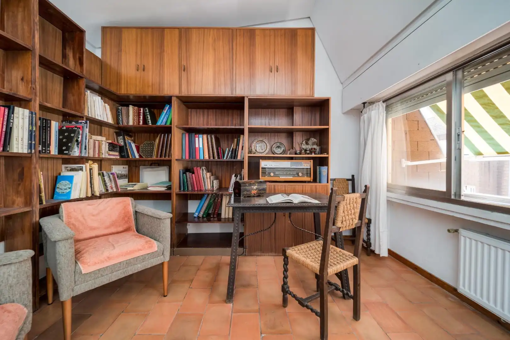 Living room of Detached homes for sale in Pozuelo de Alarcón  with Air Conditioner, Heating and Private garden