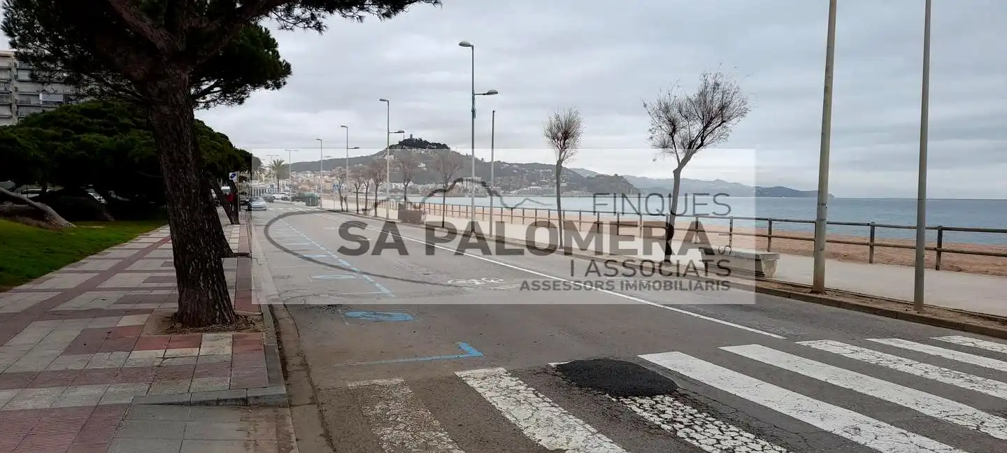 Aparcament de Pis en venda en Blanes amb Aire condicionat, Balcó i Piscina comunitària