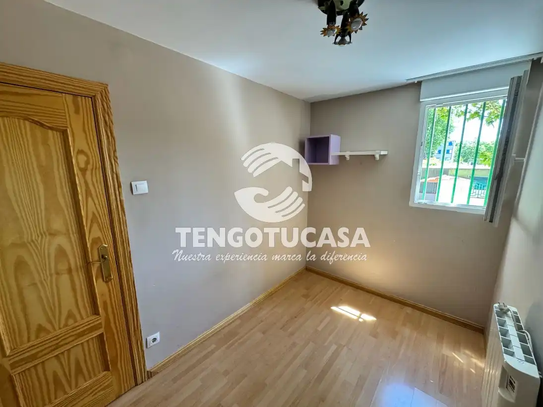 Habitación de Piso en venta en Madrid con Calefacción, Trastero y Horno