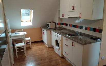 Cuina de Estudi en venda en Oviedo  amb Calefacció, Parquet i Moblat