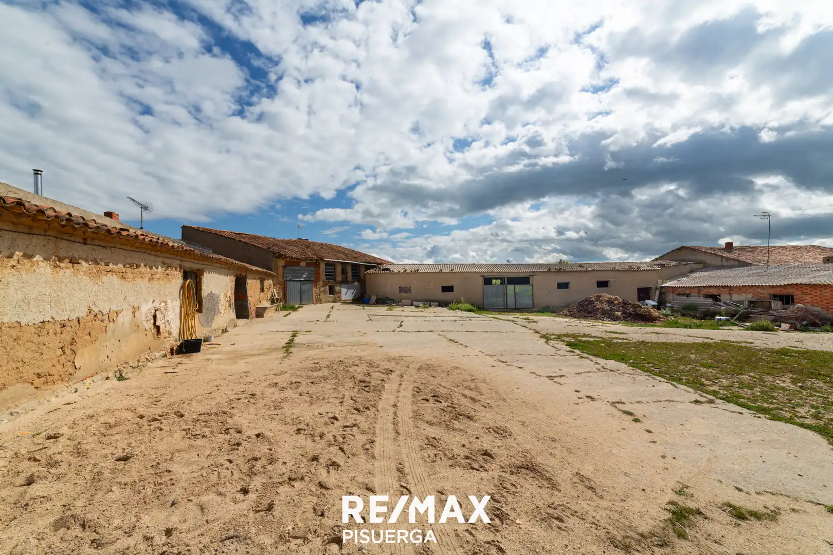 Houses for sale in Tordehumos  with Private garden, Terrace and Storage room