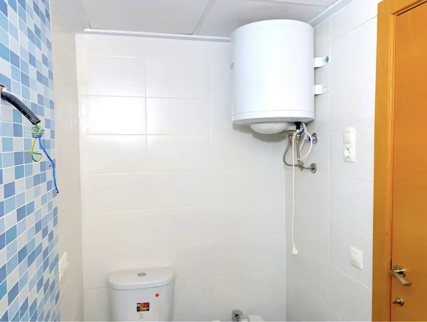 Bany de Pis en venda en Ador amb Aire condicionat i Balcó