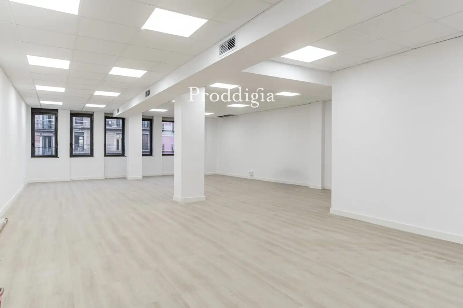 Office for rent in Barcelona  with Air Conditioner, Heating and Alarm
