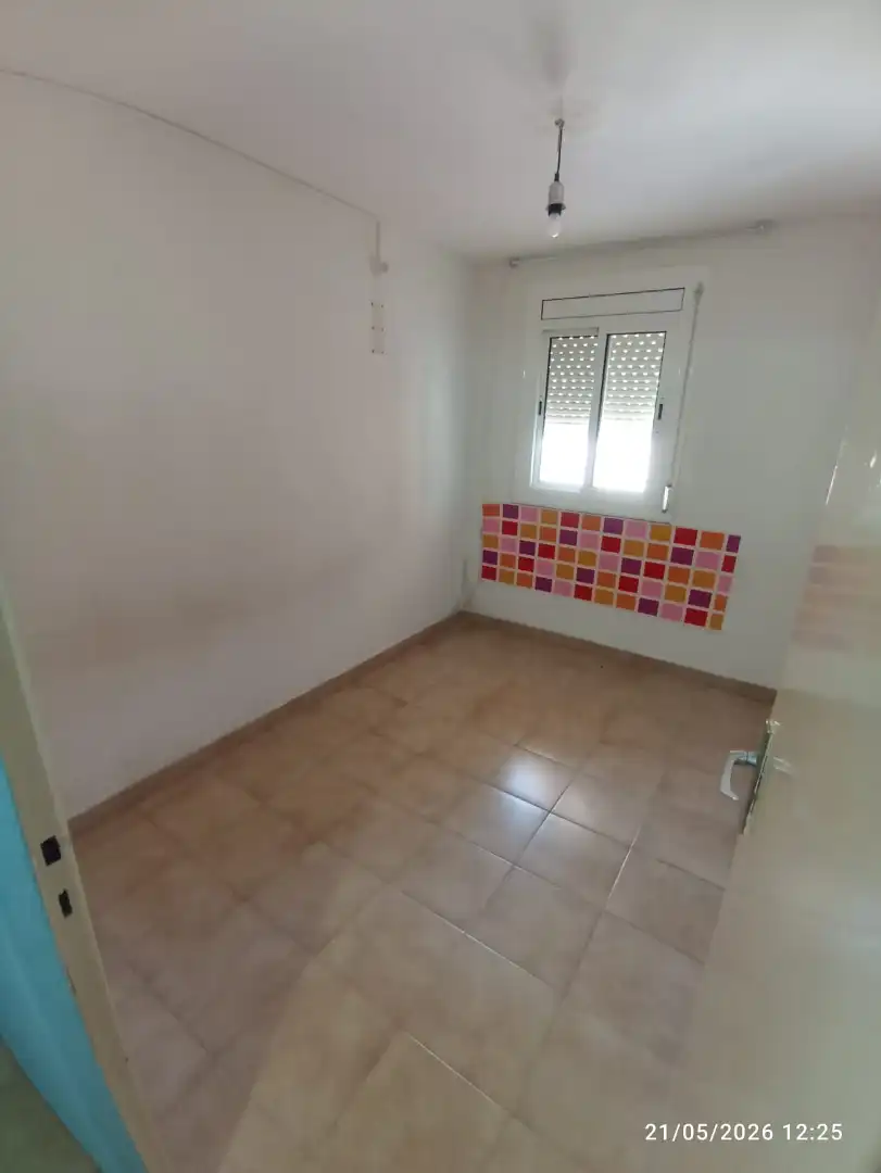 Schlafzimmer von Wohnung zum Verkauf in Berga mit Heizung, Waschmaschine und Balkon