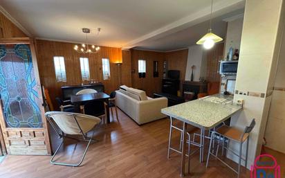 Sala d'estar de Apartament en venda en León Capital  amb Calefacció, Terrassa i Traster