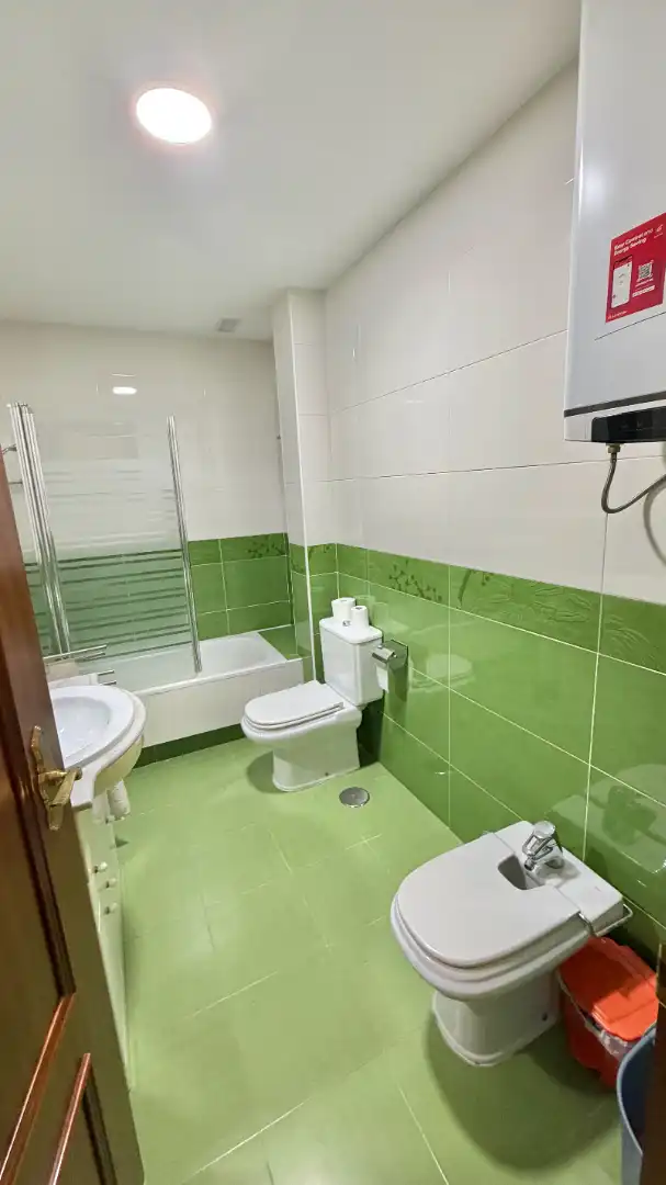 Baño de Piso en venta en Madrid con Calefacción, Parquet y Amueblado