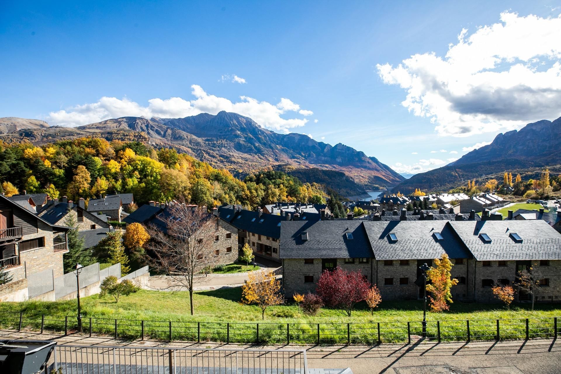 Exterior view of Single-family semi-detached for sale in Sallent de Gállego  with Heating, Private garden and Terrace
