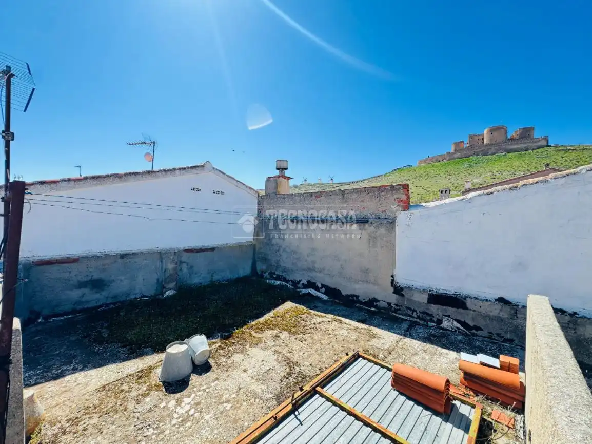 Casa adosada en venda a Consuegra