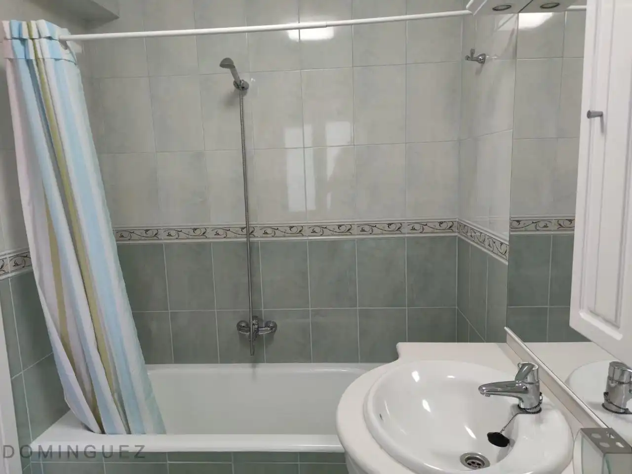 Bany de Pis de lloguer en Vigo  amb Calefacció i Moblat
