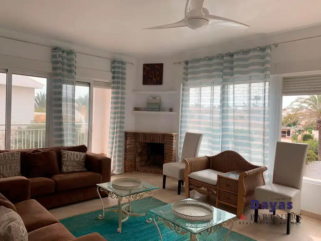 Sala d'estar de Casa o xalet en venda en Orihuela amb Aire condicionat, Terrassa i Moblat