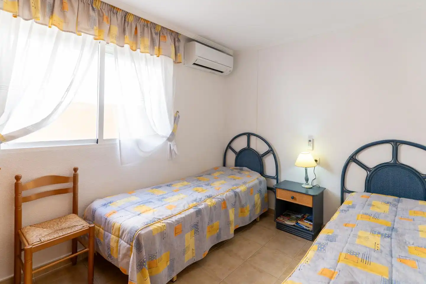 Habitación de Casa adosada en venta en Santa Pola con Aire acondicionado, Terraza y Piscina