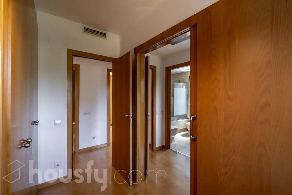 Bedroom of Flat for sale in Sant Cugat del Vallès  with Air Conditioner, Heating and Private garden