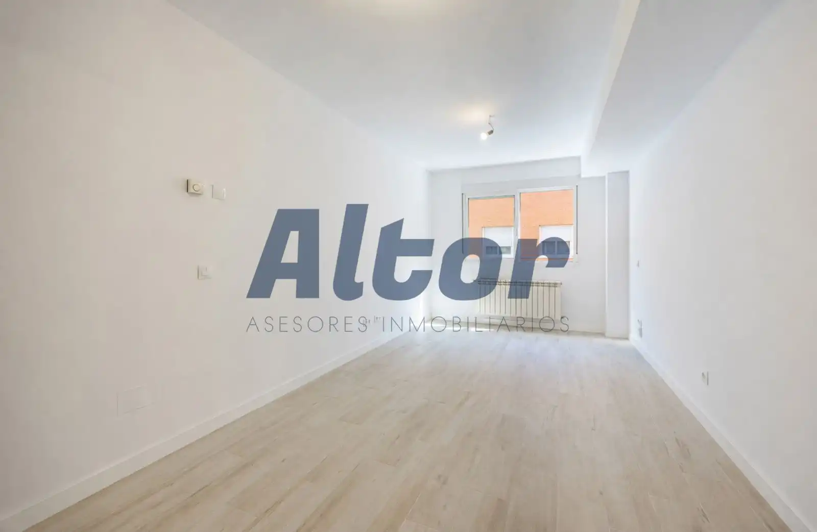 Bedroom of Flat for sale in Madrid  with Air Conditioner, Heating and Storage room
