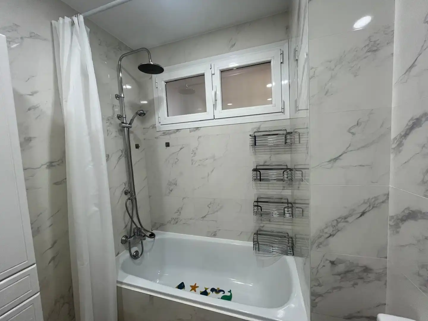 Bathroom of Flat for sale in Alcalá de Henares  with Air Conditioner, Heating and Terrace