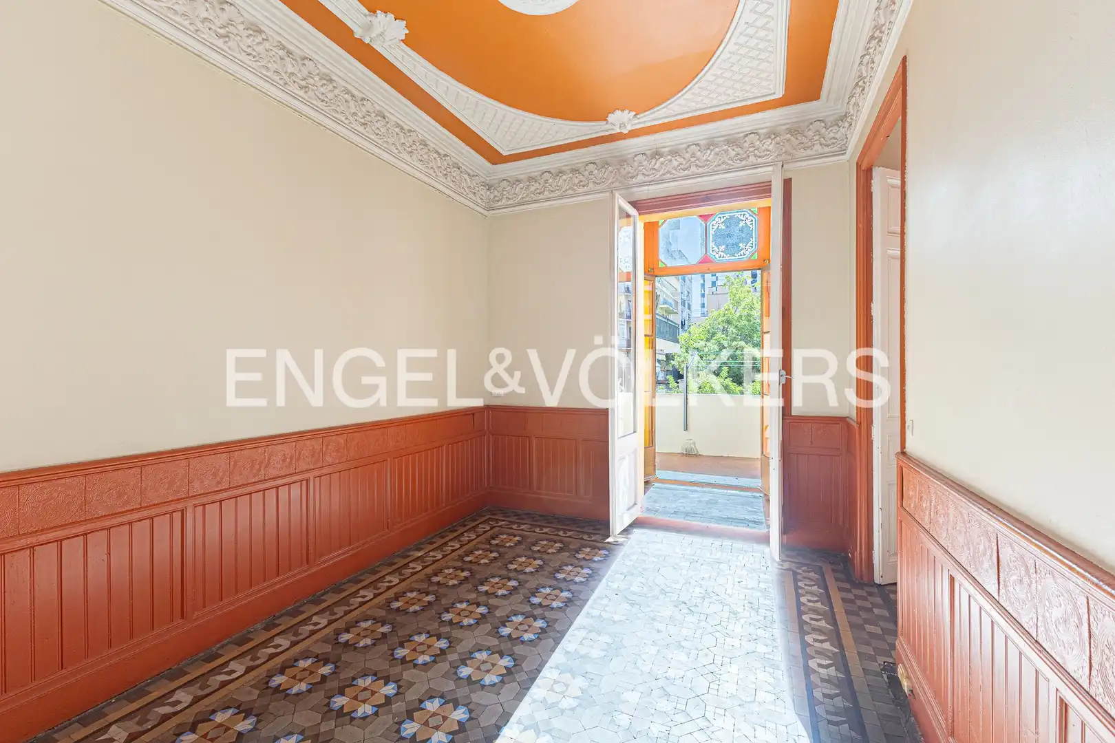 Flat with terrace for sale in Eixample