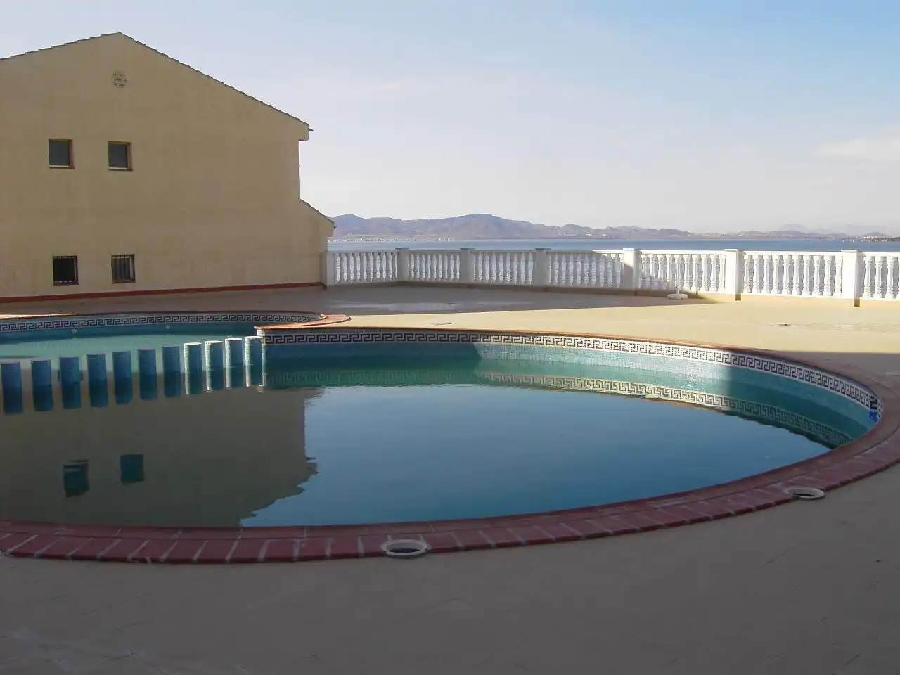 Piscina de Apartament en venda en La Manga del Mar Menor amb Aire condicionat, Calefacció i Terrassa
