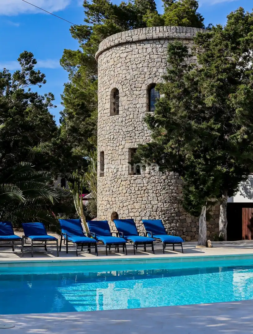 Vista exterior de Casa o chalet en venta en Sant Antoni de Portmany con Jardín privado, Terraza y Piscina comunitaria