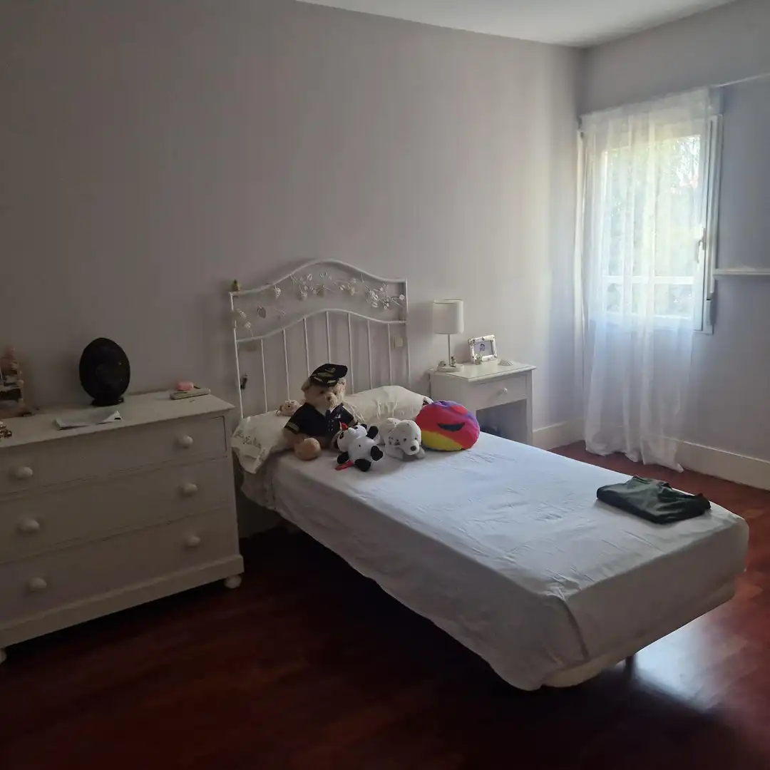 Bedroom of Flat for sale in Madrid  with Air Conditioner, Heating and Private garden